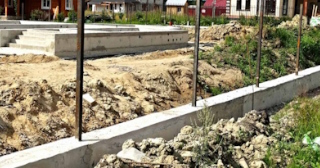 Фундамент под забор заказать в Новокубанске - заливка фундамента для забора | от 1523 за п.м.