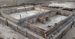 Ленточный фундамент под ключ в Новокубанске цена за работу от 2640 руб.- установка ленточного фундамента стоимость